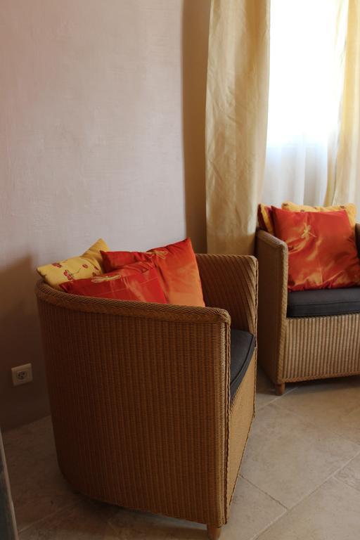 Sous Les Platanes B&B Chateaurenard Phòng bức ảnh